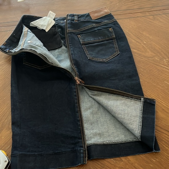 Zara premium denim collection dark wash Pencil skirt w/ 2 way zip size 4 EUC - Picture 6 of 16